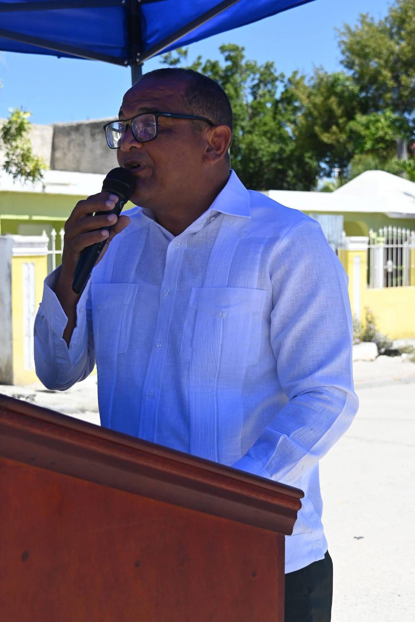 Mella inaugura la rotonda Juan Matos en un emotivo acto cargado de historia y orgullo.